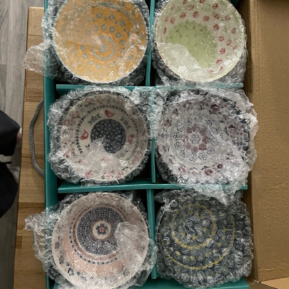 Set of Colorful Patterned Rice Bowls - Picture 3 of 6